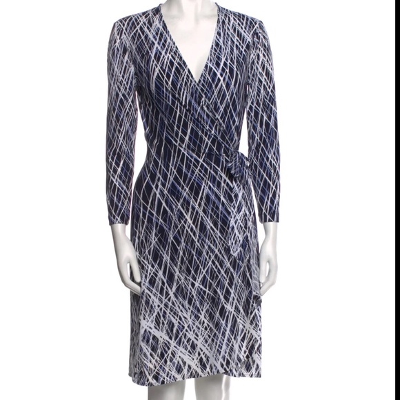 BCBG Max Azria women’s Adele printed wrap dress~ Medium - Picture 3 of 13